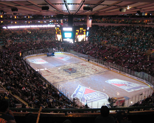 Partido de hockey en el Madison Square Garden